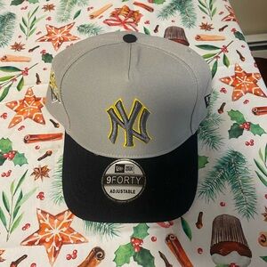 New Era Yankees Gray and Black Cap